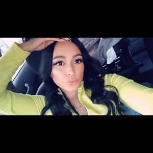 Meet your Posher, Felicia